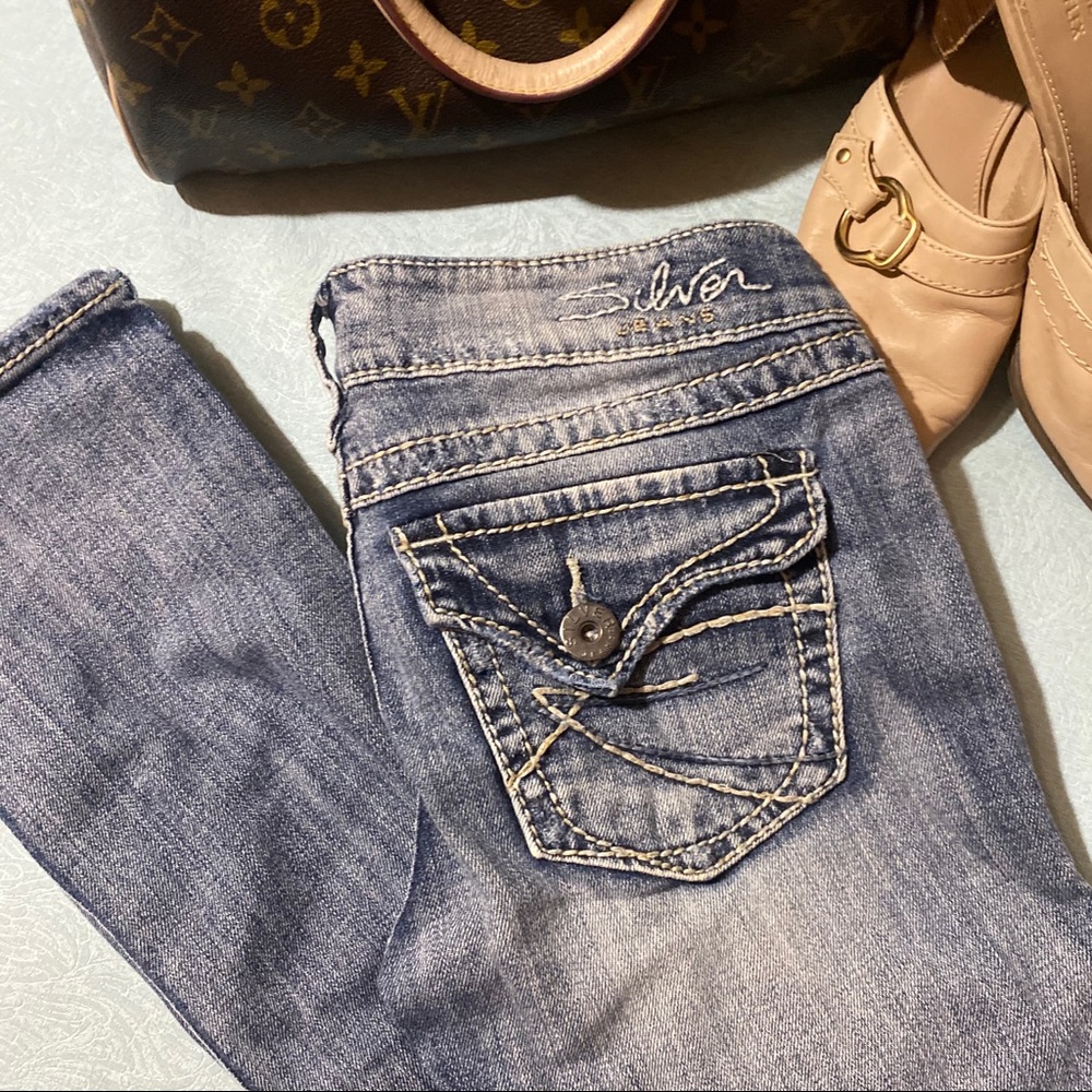 Great pair of McKenzie jeans by silver brand